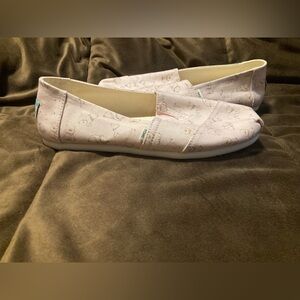 Toms brand, size 8, comfortable Pink Slip-On Shoes with cute pig design